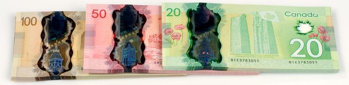Новые полимерные банкноты Банка Канады в 100, 50, 20 долларов